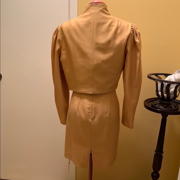 Elegant Tailor made Sleeveless Dress with Cropped Jacket - Picture 4 of 15